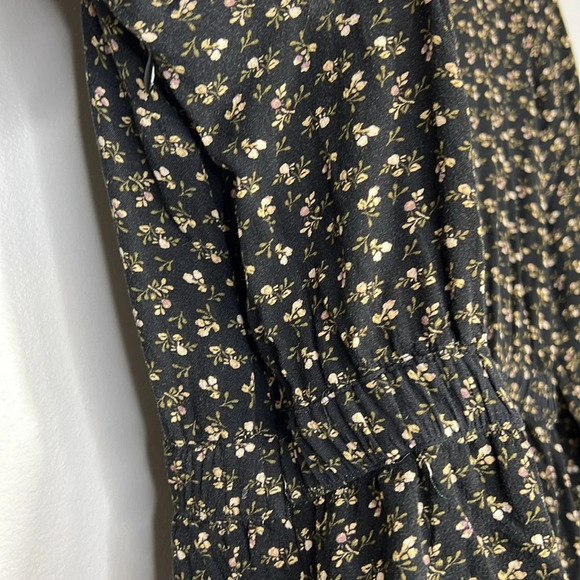 American Eagle Floral Romper - Medium - EUC - Picture 9 of 9